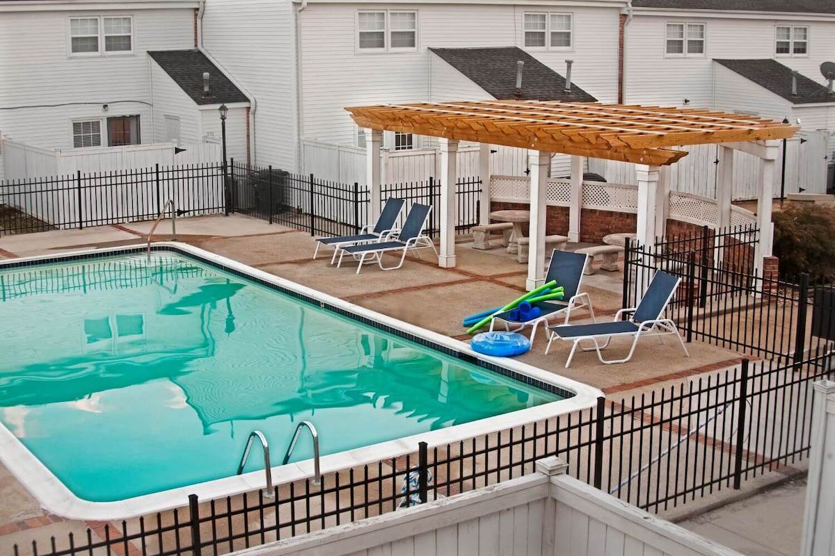 Photos Walker's Chase Townhomes for rent in Norfolk, VA
